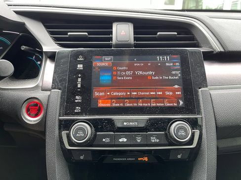 Used 2018 Honda Civic Touring image 8