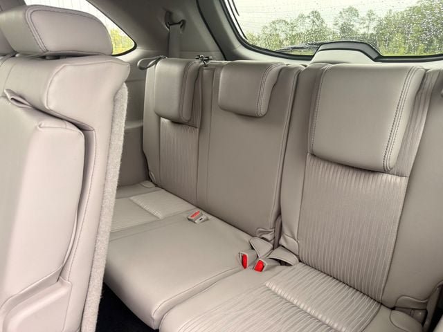 Used 2016 Toyota Highlander Plus FWD image 16