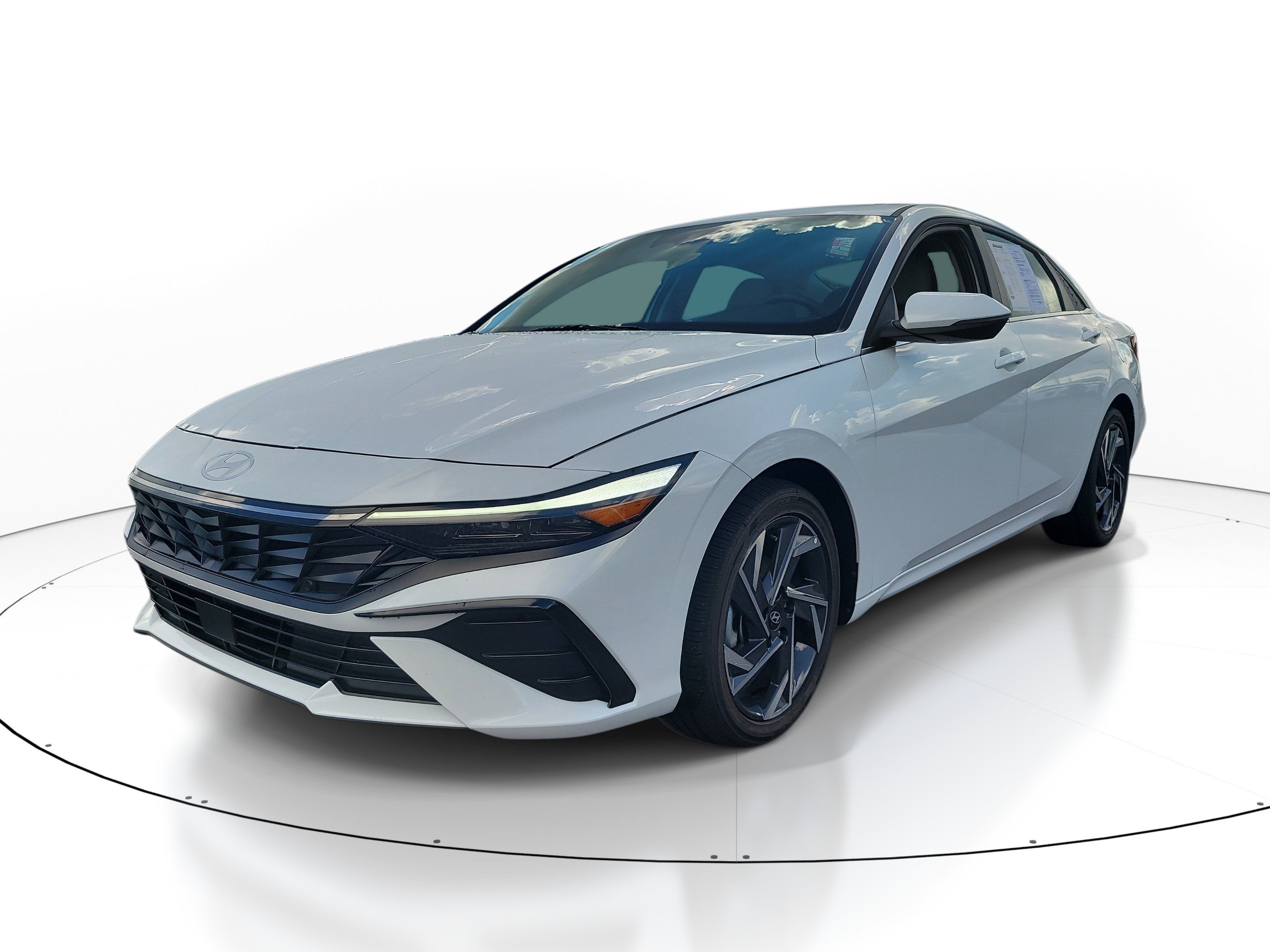 Used 2026 Hyundai Elantra Limited FWD image 3