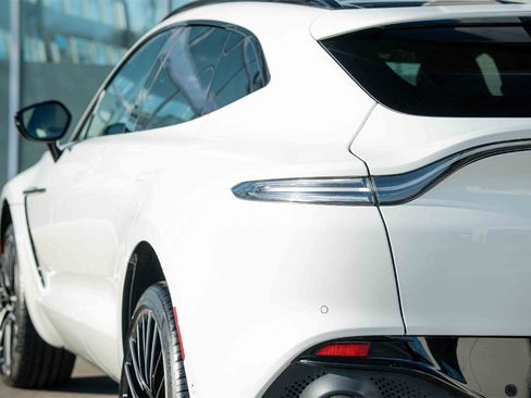 Used 2022 Aston Martin DBX image 11