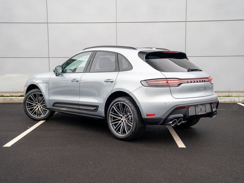 Certified 2026 Porsche Macan AWD/4WD image 3