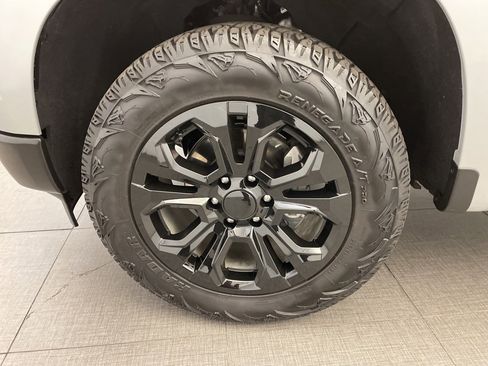 Used 2022 Chevrolet Silverado 1500 LTZ image 10