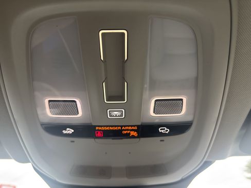 Used 2025 Volvo XC60 T8 Plus w/ Protection Package Premier image 31