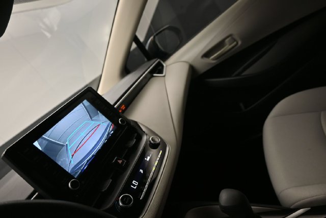 Used 2022 Toyota Corolla LE FWD image 15