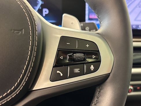 Used 2025 BMW X7 xDrive40i w/ M Sport Package image 24