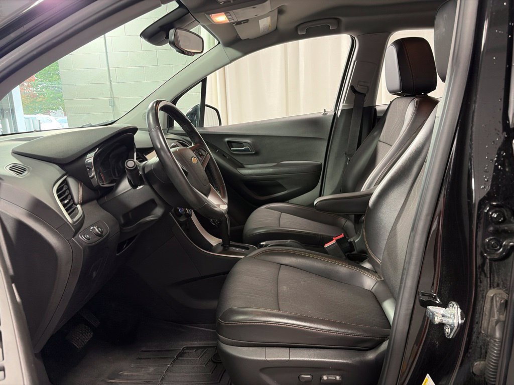 Used 2019 Chevrolet Trax LT w/ LT Convenience Package FWD image 15