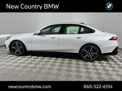 New 2026 BMW 550e xDrive AWD/4WD image 4