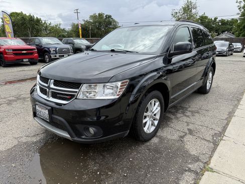 Used 2016 Dodge Journey SXT image 1