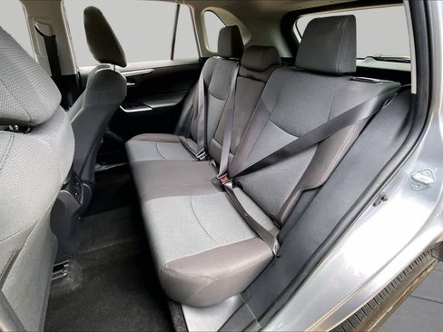 Used 2025 Toyota RAV4 XLE w/ Convenience Package FWD image 20