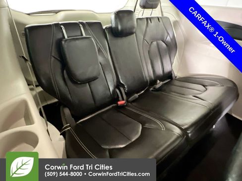 Used 2024 Chrysler Pacifica Touring-L image 16