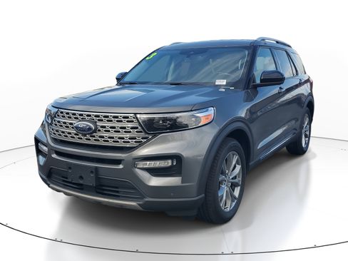 Used 2023 Ford Explorer Limited image 3