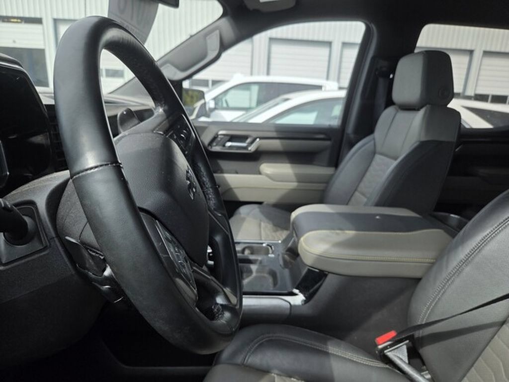 Used 2025 Chevrolet Silverado 1500 ZR2 AWD/4WD image 4