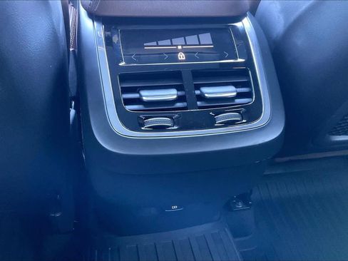 Used 2023 Volvo XC60 B5 Ultimate image 37