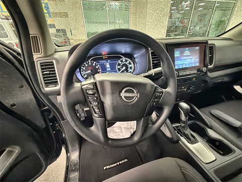 Used 2024 Nissan Frontier SV w/ Technology Package image 11