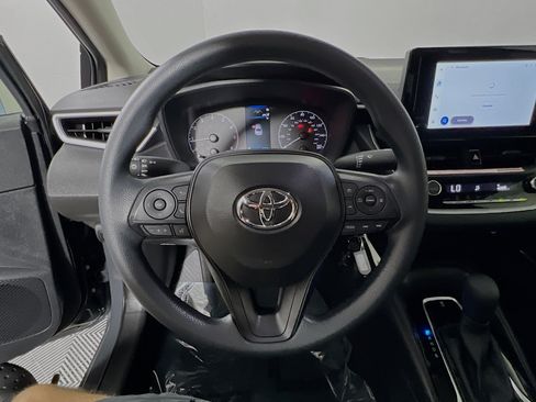 Used 2025 Toyota Corolla LE FWD image 18