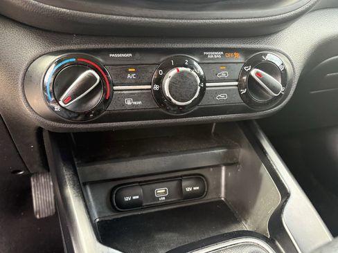 Used 2022 Kia Soul LX w/ Technology Package image 18