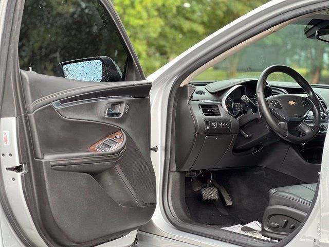 Used 2015 Chevrolet Impala LT w/ Convenience Package FWD image 9