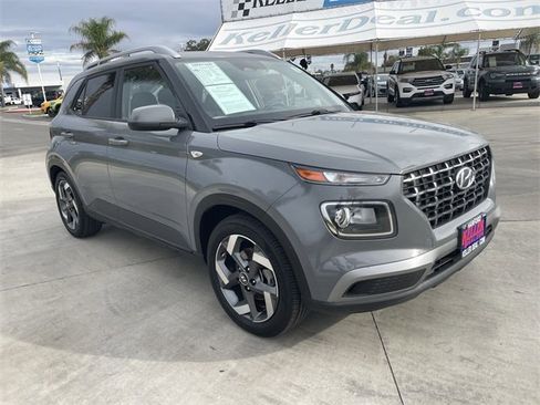 Used 2023 Hyundai Venue SEL image 2