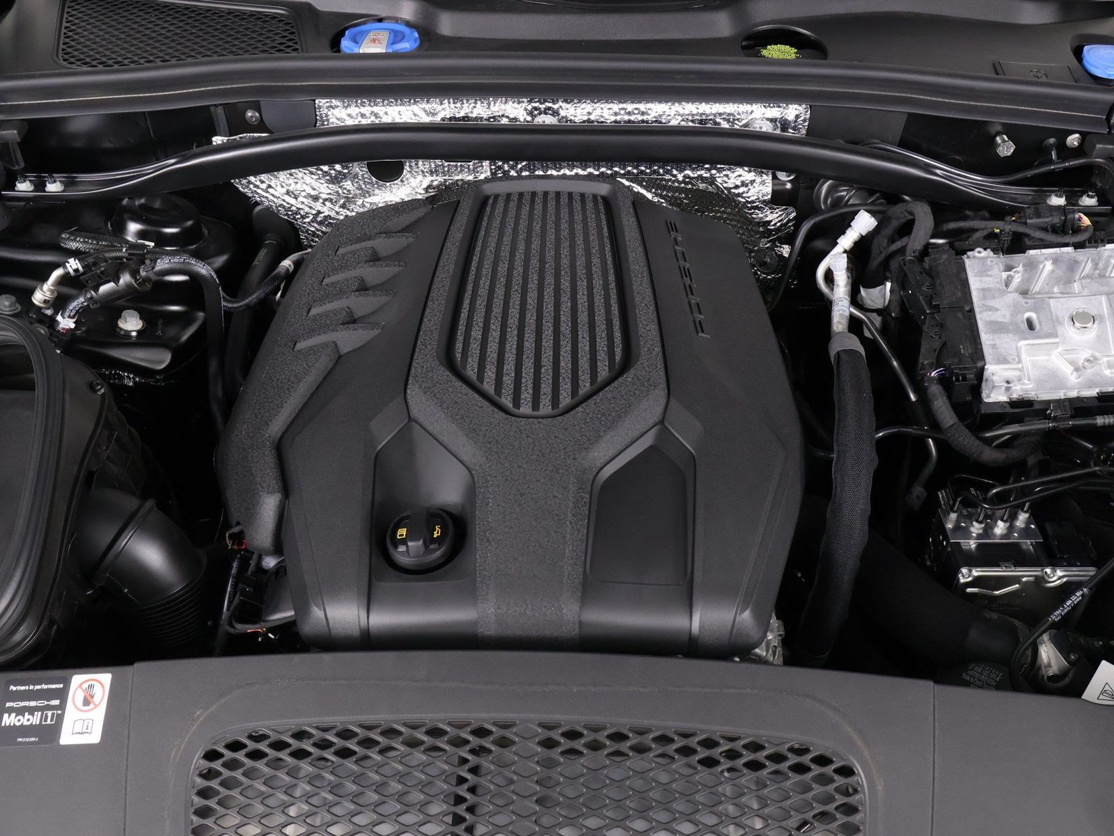 Certified 2026 Porsche Macan AWD/4WD image 26