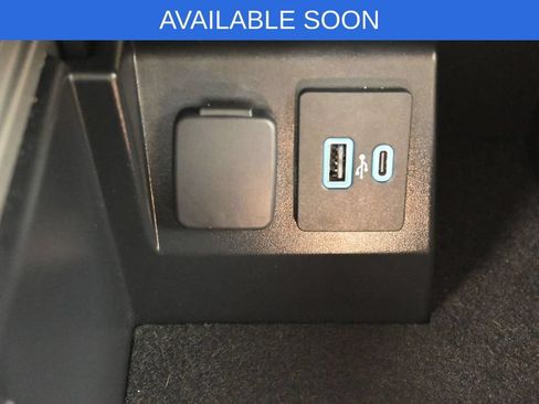 Used 2022 Ford Explorer Limited w/ Equipment Group 301A AWD/4WD image 25