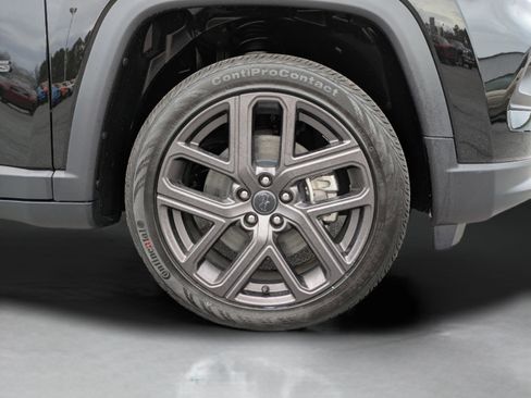 New 2026 Jeep Compass Latitude w/ Sun and Sound Group AWD/4WD image 18
