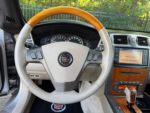 Used 2006 Cadillac XLR RWD image 11