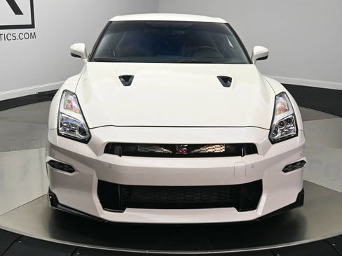 Used 2024 Nissan GT-R Premium w/ Premium Interior Package AWD/4WD image 2