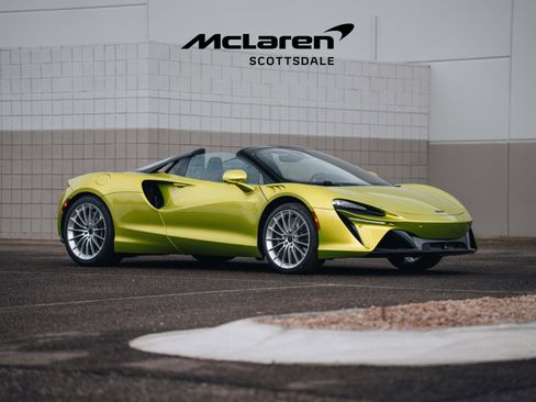 Used 2025 McLaren Artura Spider image 12