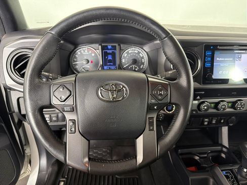 Used 2019 Toyota Tacoma TRD Off-Road AWD/4WD image 12