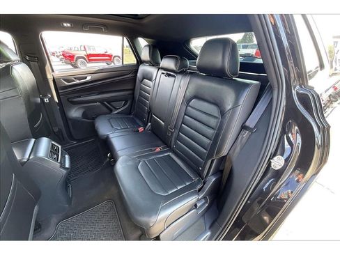 Used 2025 Volkswagen Atlas Cross Sport SEL R-Line AWD/4WD image 28