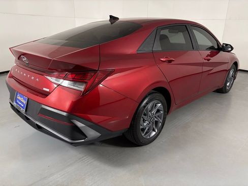 Used 2024 Hyundai Elantra Blue image 8