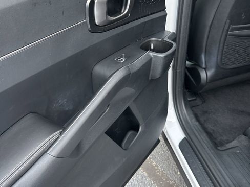 Used 2024 Kia Sorento S image 31