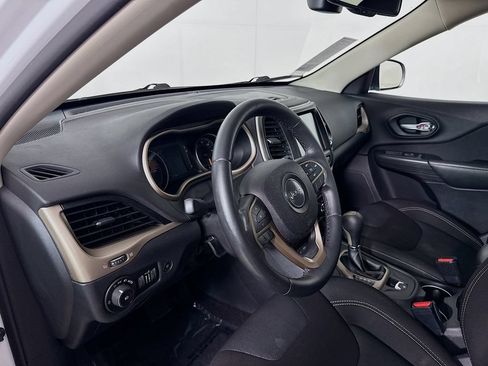 Used 2016 Jeep Cherokee Latitude w/ Comfort/Convenience Group AWD/4WD image 11