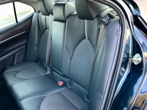 Used 2020 Toyota Camry SE image 21