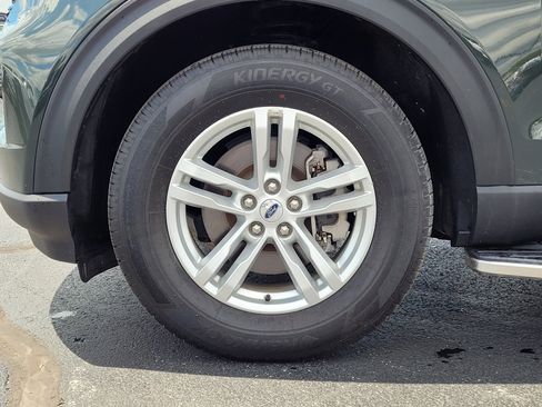 Used 2023 Ford Explorer XLT AWD/4WD image 10