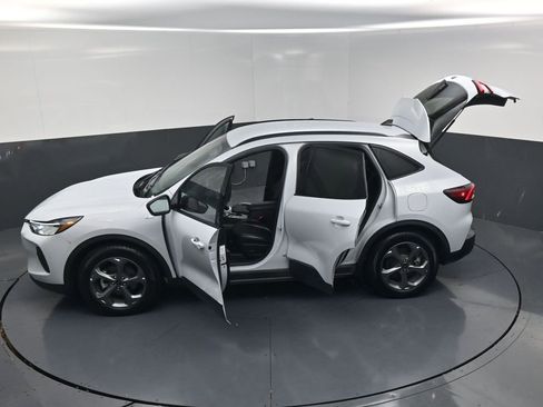 Used 2025 Ford Escape ST-Line image 26