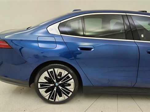 Used 2026 BMW 530i image 12