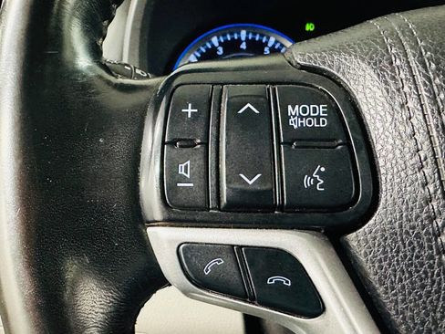 Used 2019 Toyota Highlander Limited Platinum image 16