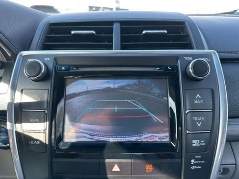 Used 2015 Toyota Camry XLE w/ Moonroof Package image 17