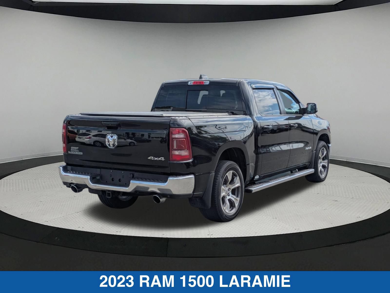 Used 2023 RAM 1500 Laramie AWD/4WD image 4