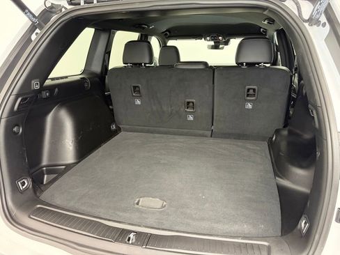 Used 2025 Jeep Grand Cherokee Limited image 7