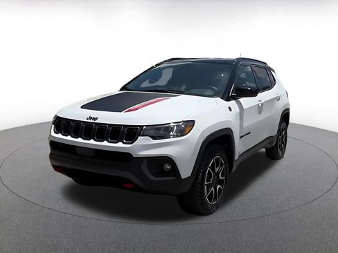 Used 2025 Jeep Compass Trailhawk AWD/4WD image 7
