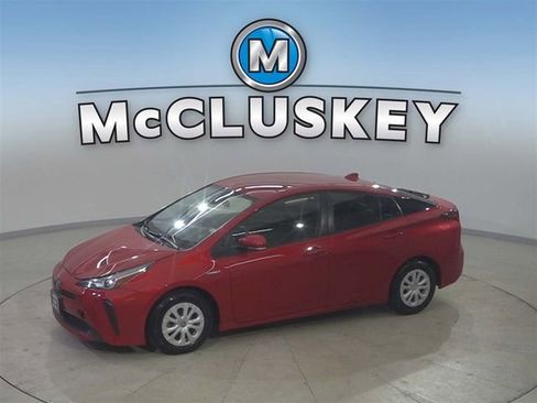 Used 2022 Toyota Prius LE image 1