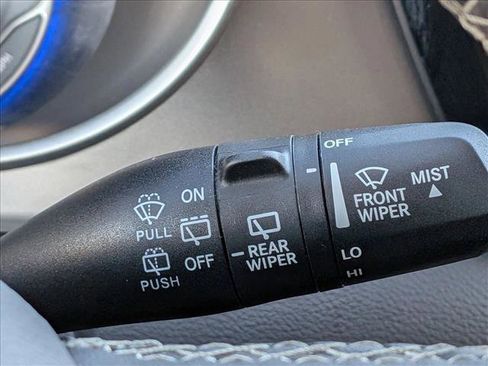 Used 2022 Chrysler Pacifica Touring-L image 11