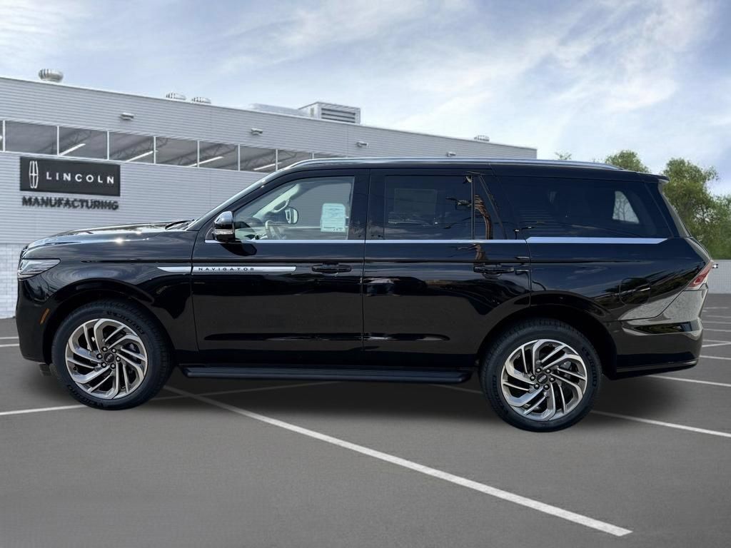 New 2027 Lincoln Navigator Premiere AWD/4WD image 4