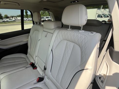 Used 2020 BMW X7 xDrive40i w/ Premium Package AWD/4WD image 26