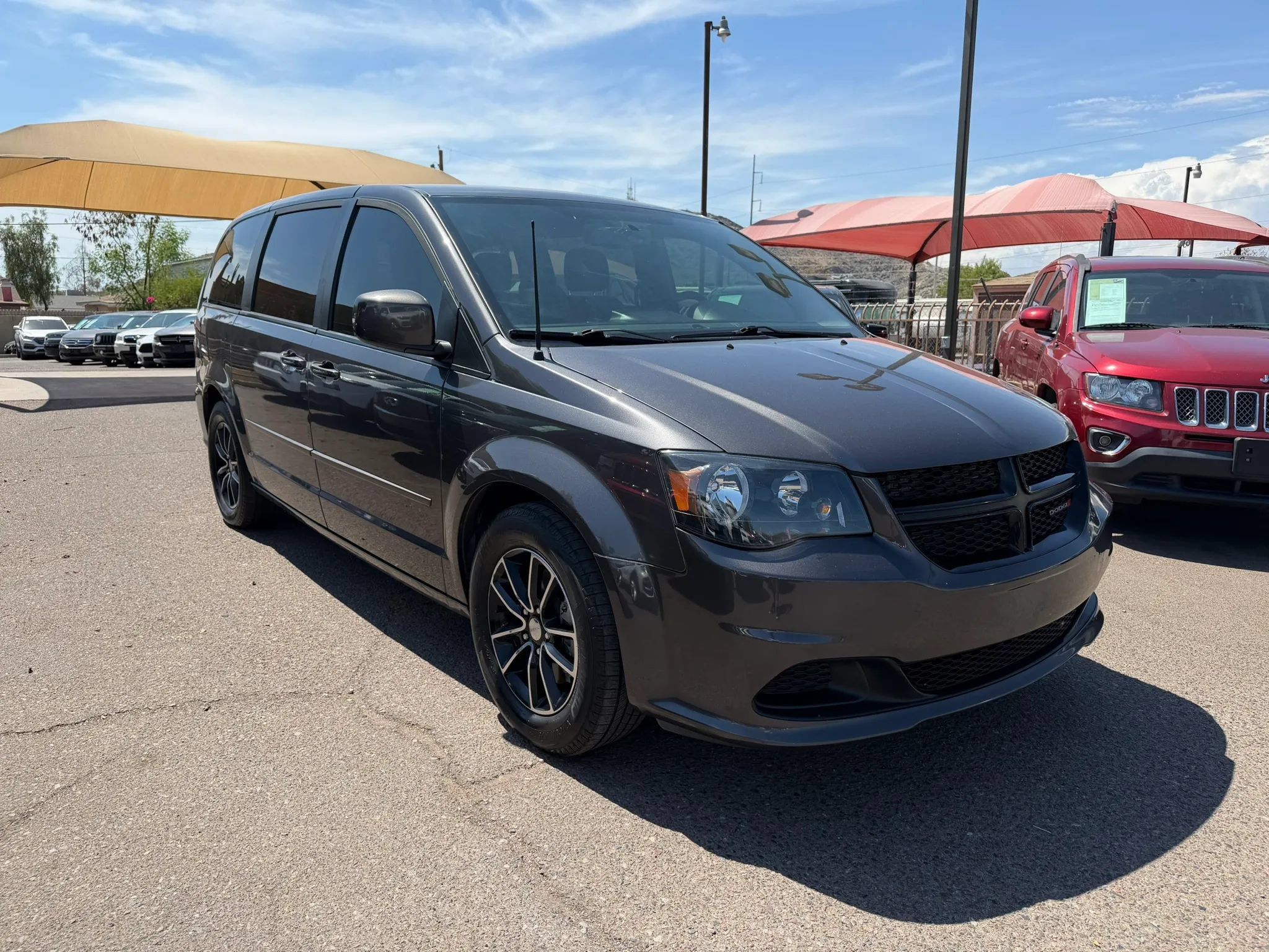 Used 2017 Dodge Grand Caravan SE FWD image 3