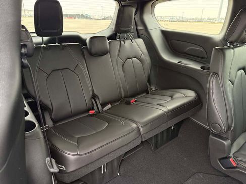 New 2026 Chrysler Pacifica Select image 38