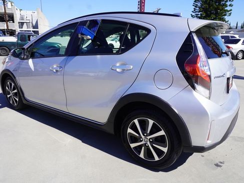 Used 2018 Toyota Prius C Three w/ Carpet Mat Package image 5