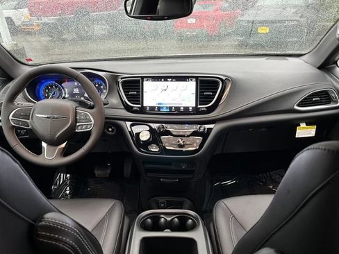 New 2026 Chrysler Pacifica Select image 10